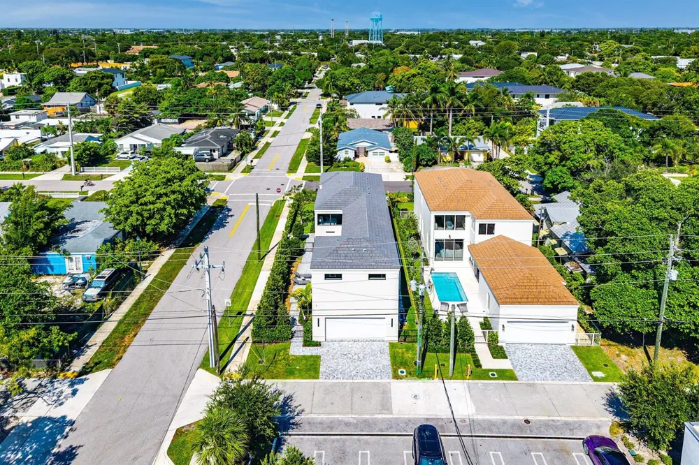 521 SE 4TH AVENUE Delray Beach, FL 33483
