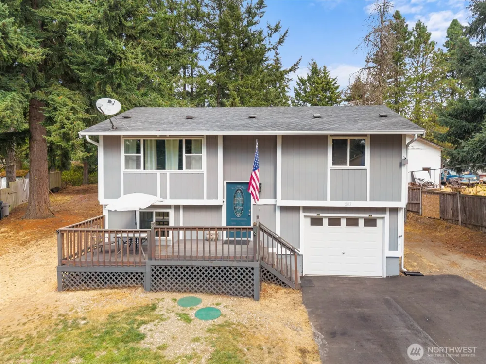 203 W Seattle Street Rainier, WA 98576