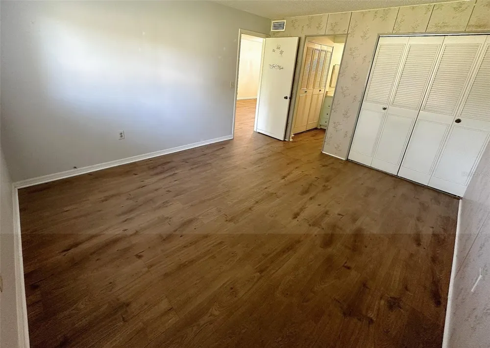 1279 MISSION HILLS BOULEVARD Clearwater, FL 33759