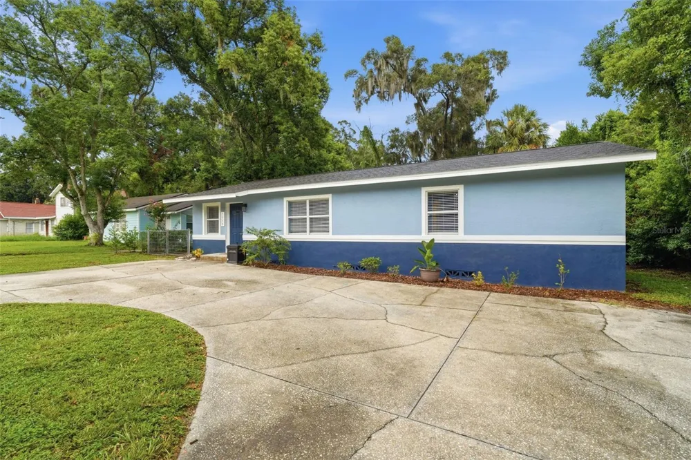 1119 W EUCLID AVENUE Deland, FL 32720