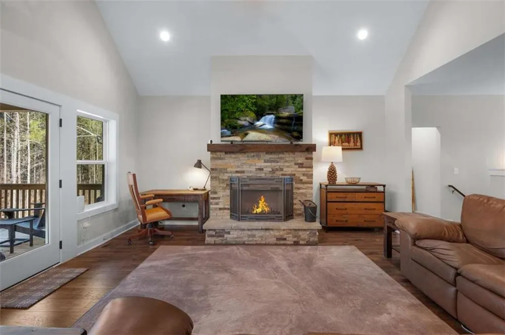 218 Oak Wood Lane Ellijay, GA 30540