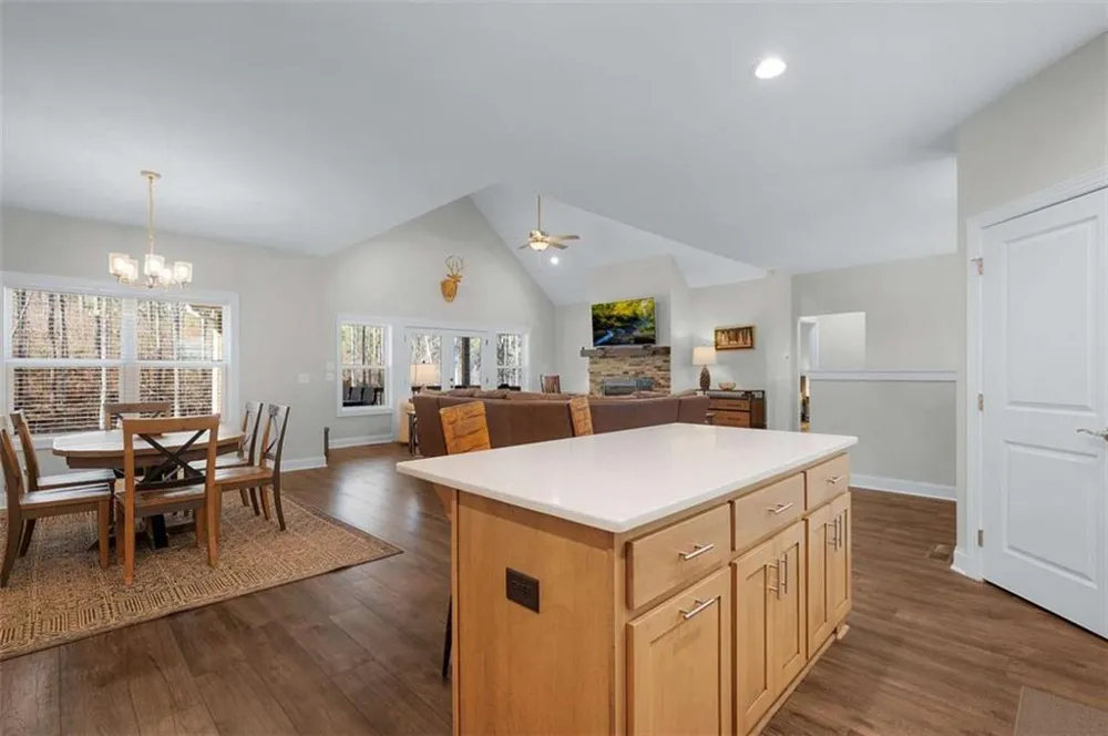 218 Oak Wood Lane Ellijay, GA 30540