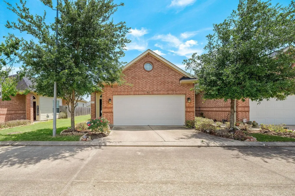 912 Sweet Pine Drive Katy, TX 77450