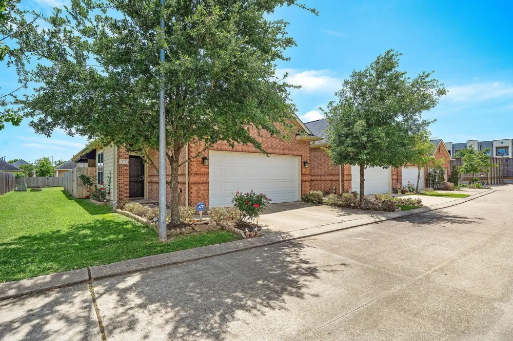 912 Sweet Pine Drive Katy, TX 77450