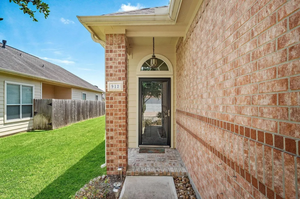 912 Sweet Pine Drive Katy, TX 77450