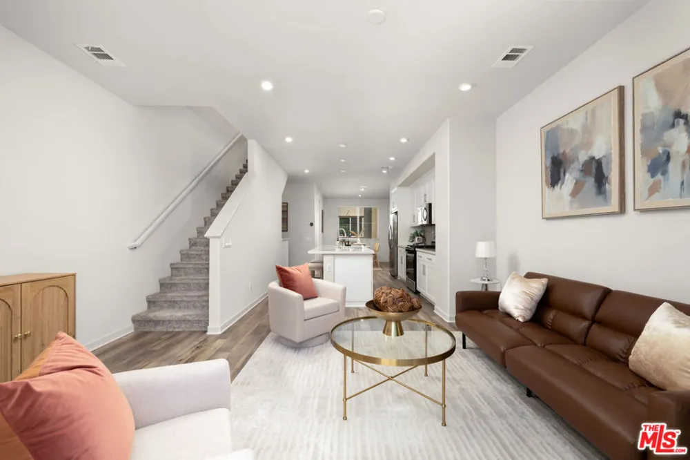 126 Dove Lndg Covina, CA 91722