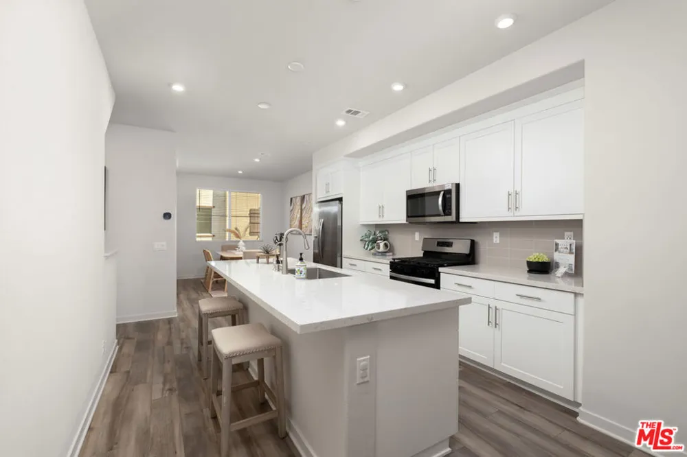 126 Dove Lndg Covina, CA 91722