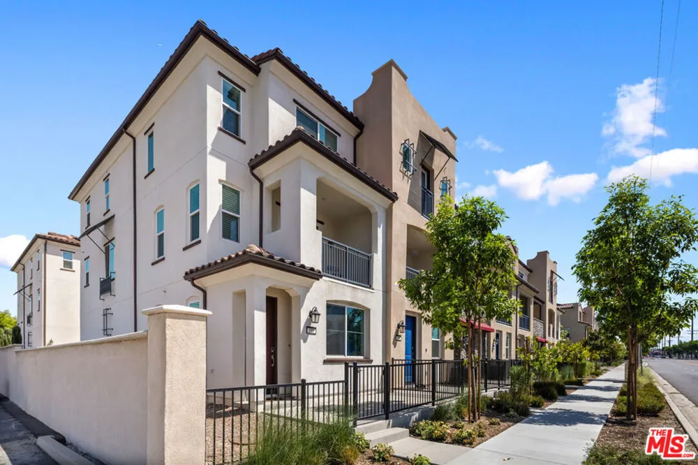 126 Dove Lndg Covina, CA 91722