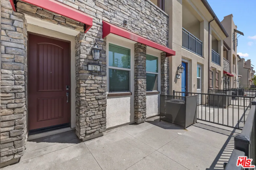 126 Dove Lndg Covina, CA 91722