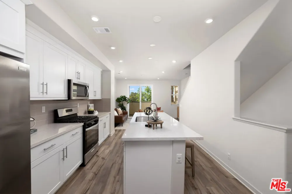 126 Dove Lndg Covina, CA 91722