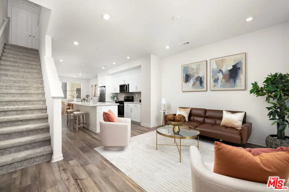 126 Dove Lndg Covina, CA 91722