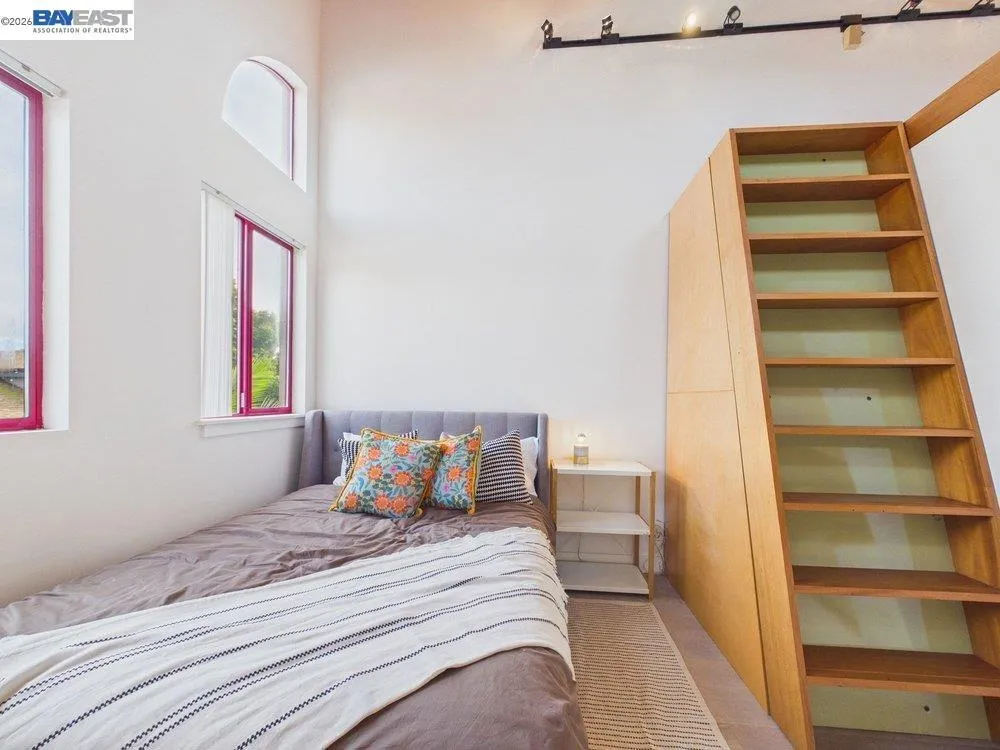 2932 Filbert St Oakland, CA 94608