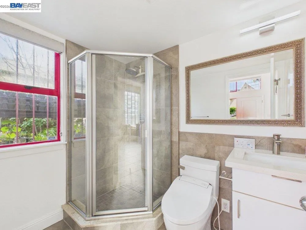 2932 Filbert St Oakland, CA 94608