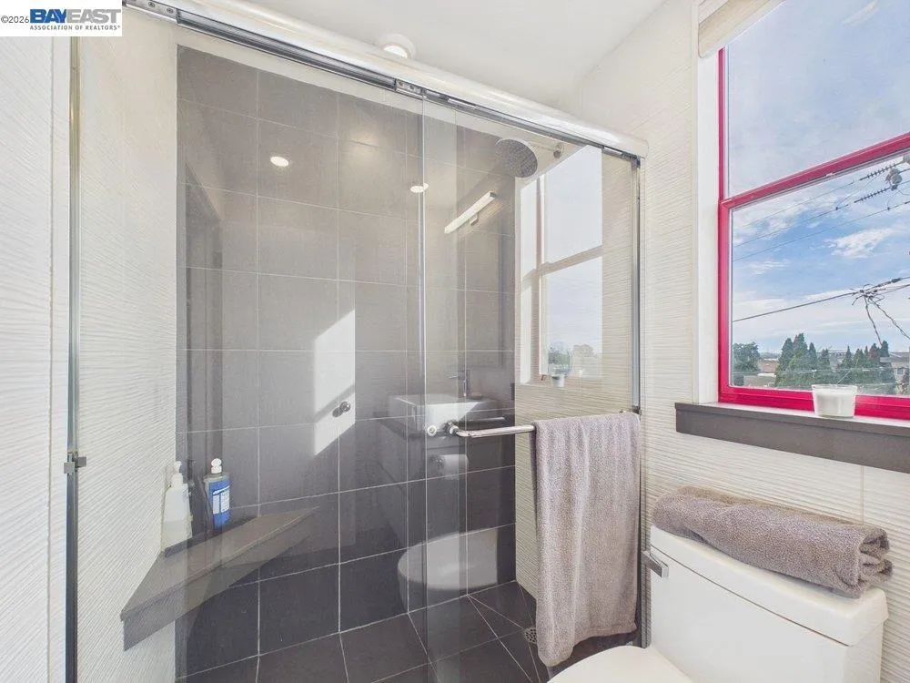 2932 Filbert St Oakland, CA 94608