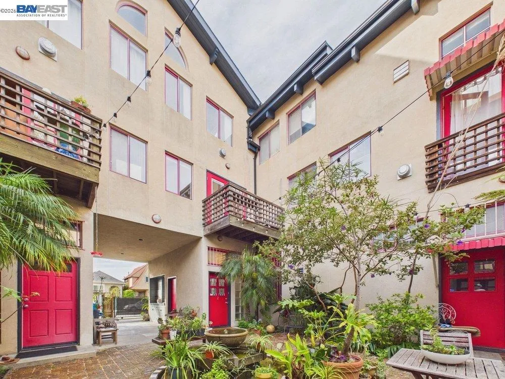 2932 Filbert St Oakland, CA 94608