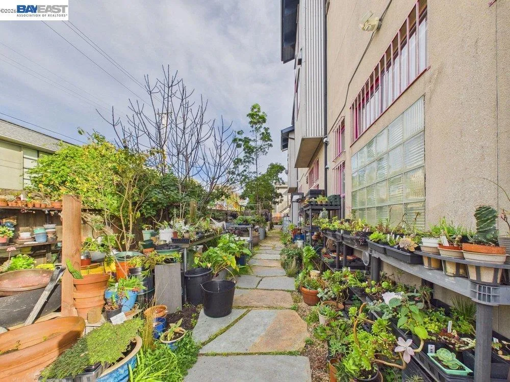 2932 Filbert St Oakland, CA 94608