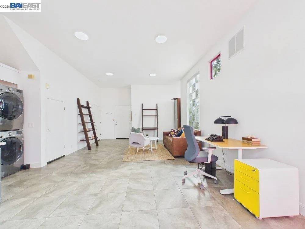 2932 Filbert St Oakland, CA 94608