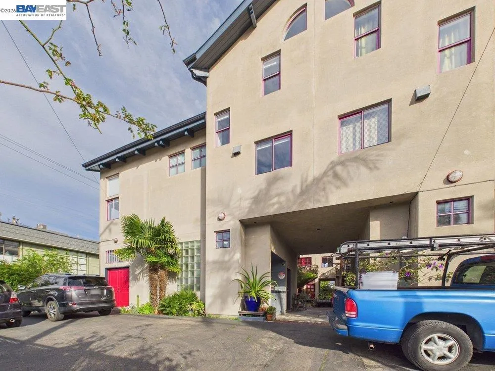 2932 Filbert St Oakland, CA 94608
