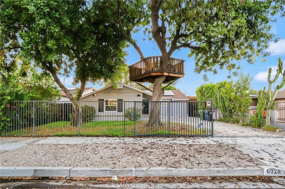 6928 Vanscoy North Hollywood, CA 91605