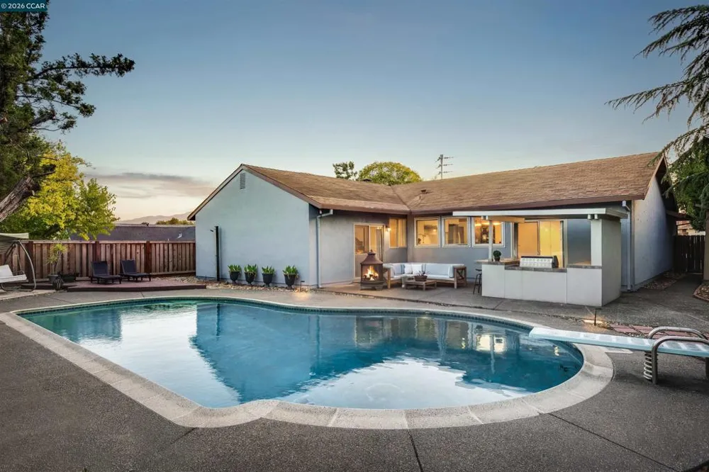 434 San Carlos Way Novato, CA 94945