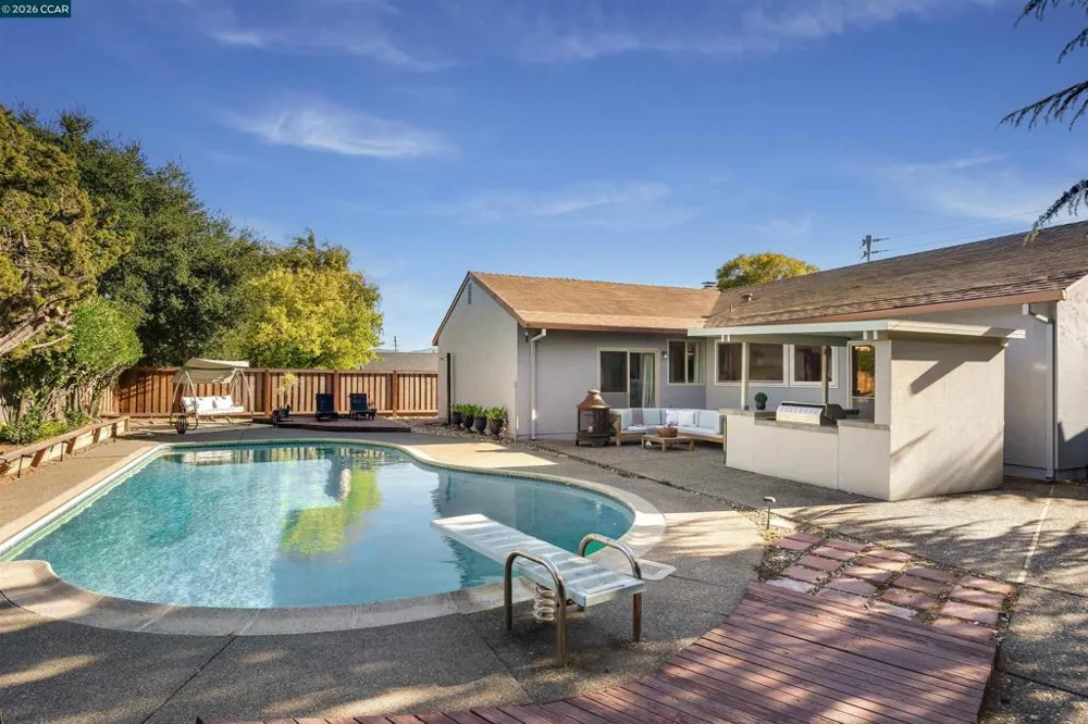 434 San Carlos Way Novato, CA 94945