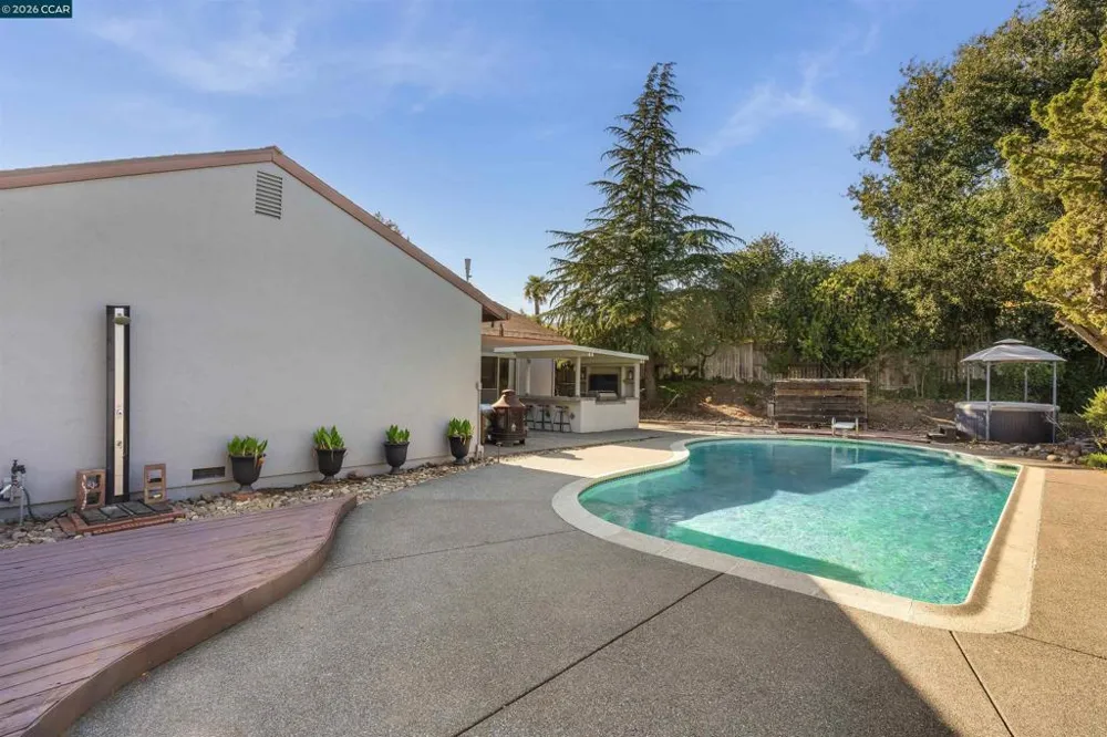 434 San Carlos Way Novato, CA 94945