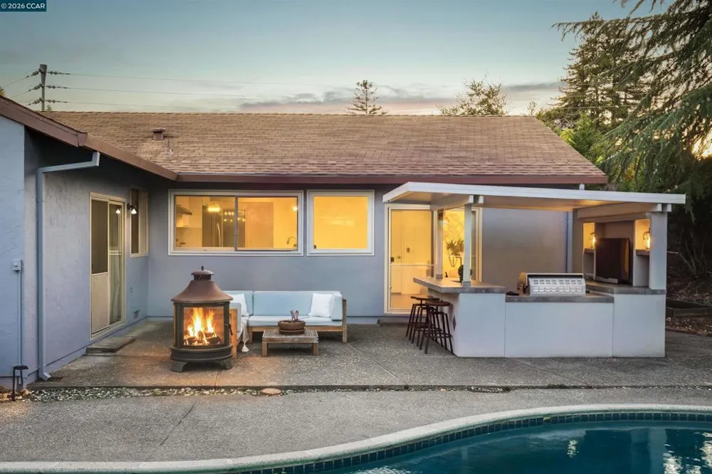 434 San Carlos Way Novato, CA 94945