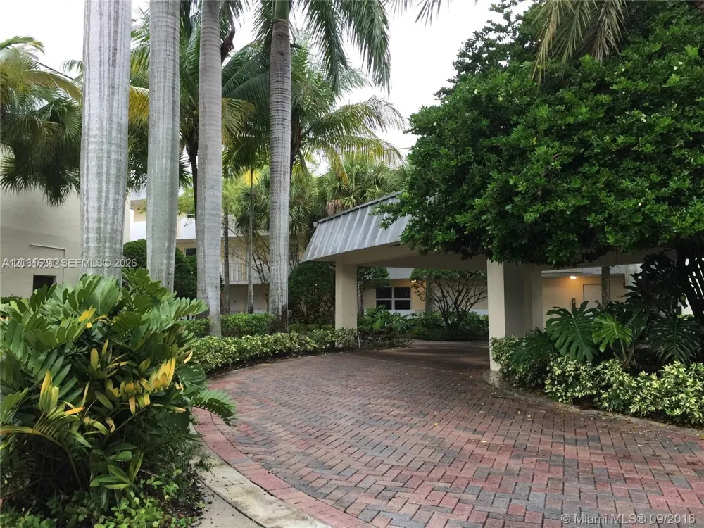 8950 SW 69th Ct #114 Pinecrest, FL 33156