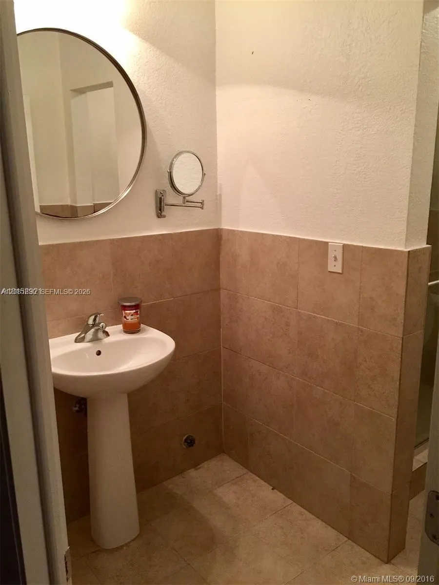 8950 SW 69th Ct #114 Pinecrest, FL 33156