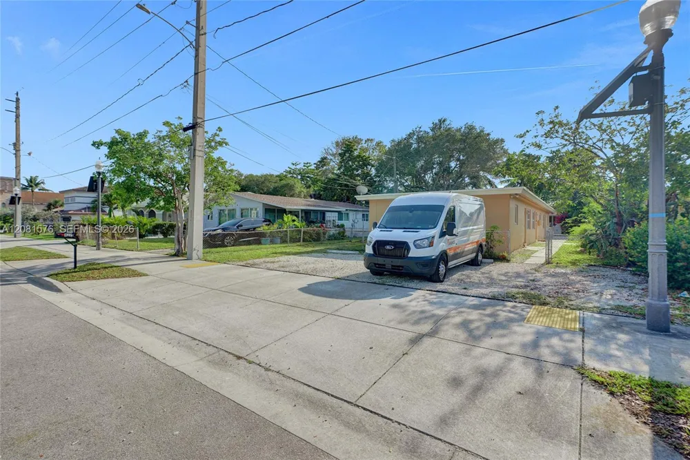 429 NW 9th Ave #1 Fort Lauderdale, FL 33311