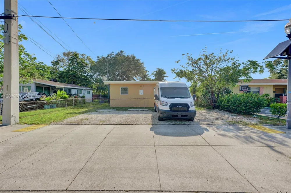 429 NW 9th Ave #1 Fort Lauderdale, FL 33311