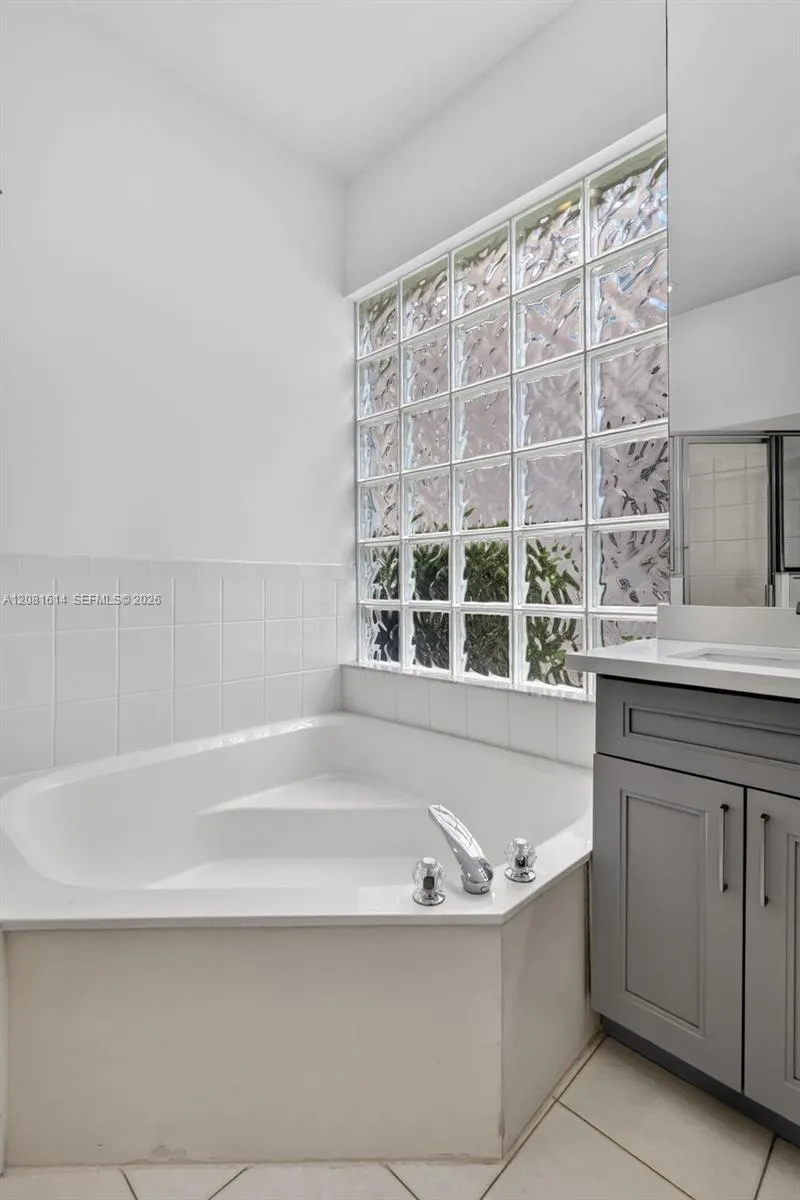 5659 Via De La Plata Cir Delray Beach, FL 33484