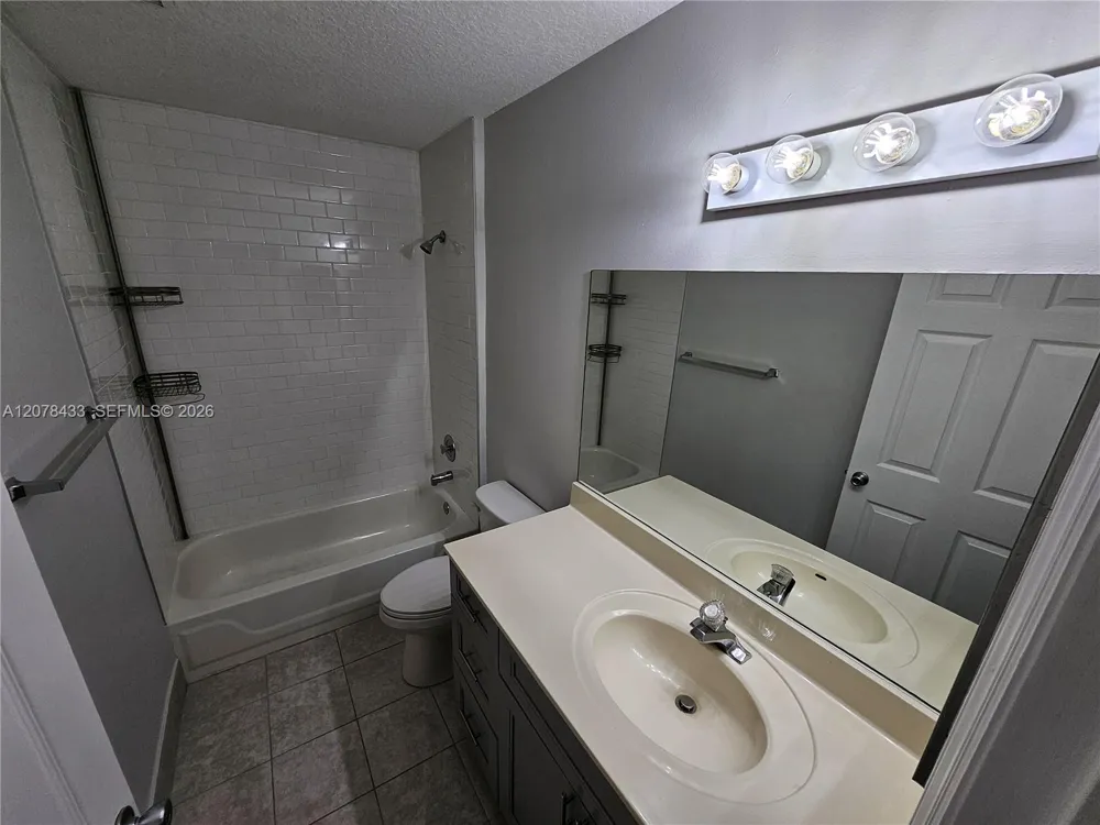 9505 NW 42nd St #9505 Sunrise, FL 33351