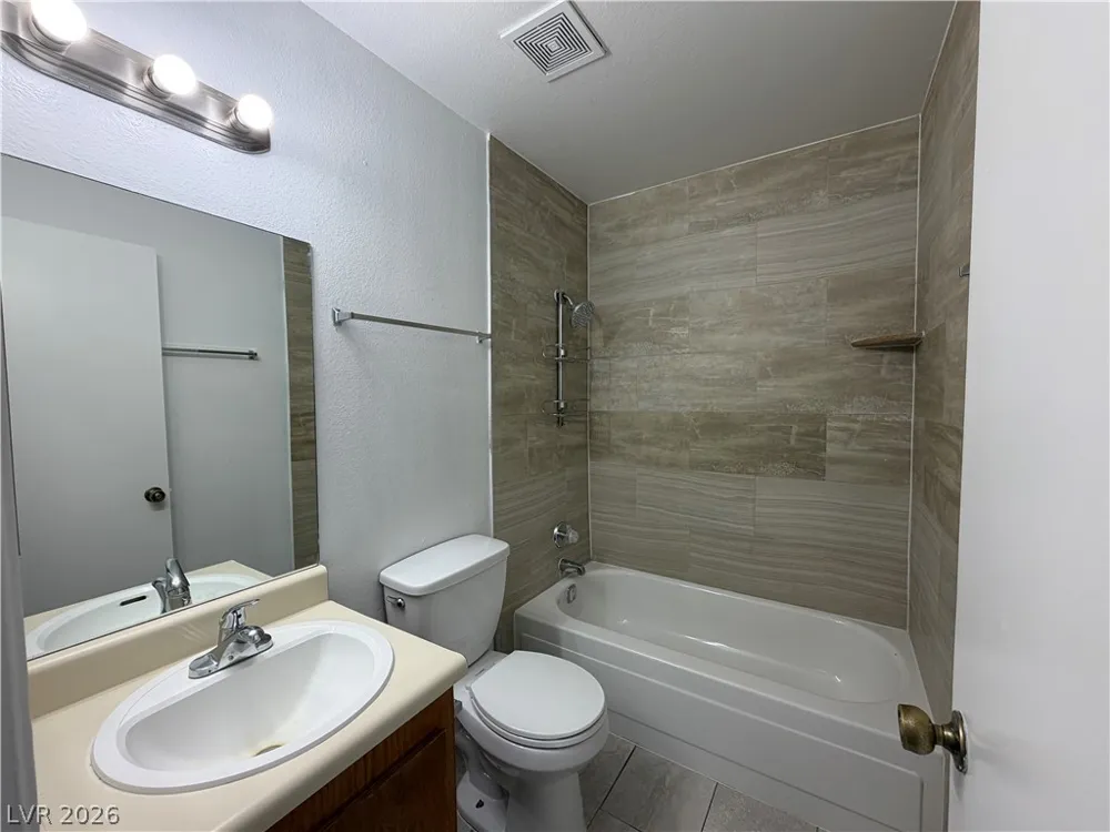 3704 Scuba Circle #4 Las Vegas, NV 89108