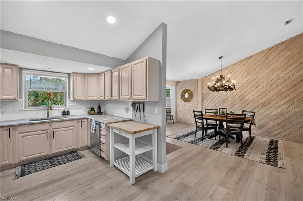 9076 Mockingbird Drive Sanibel, FL 33957