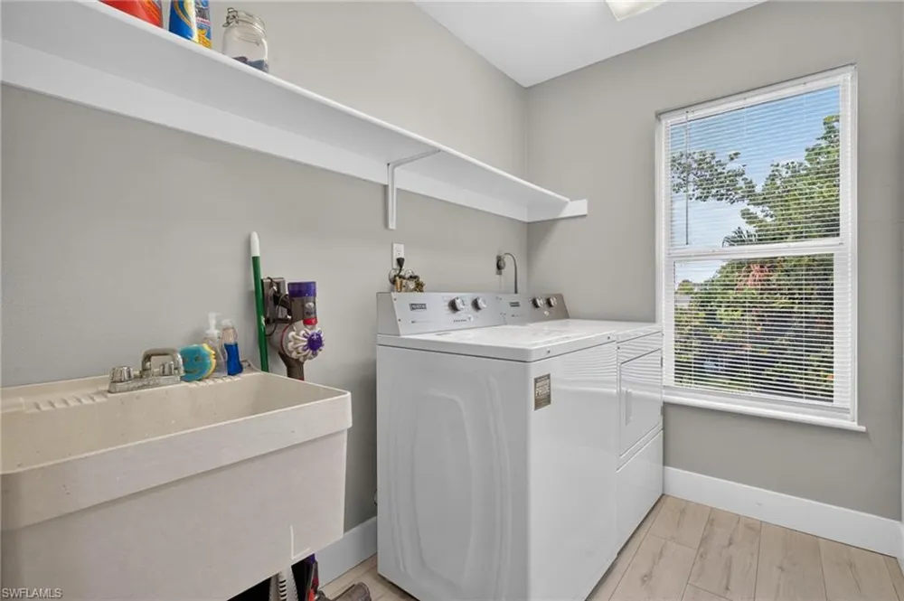 9076 Mockingbird Drive Sanibel, FL 33957