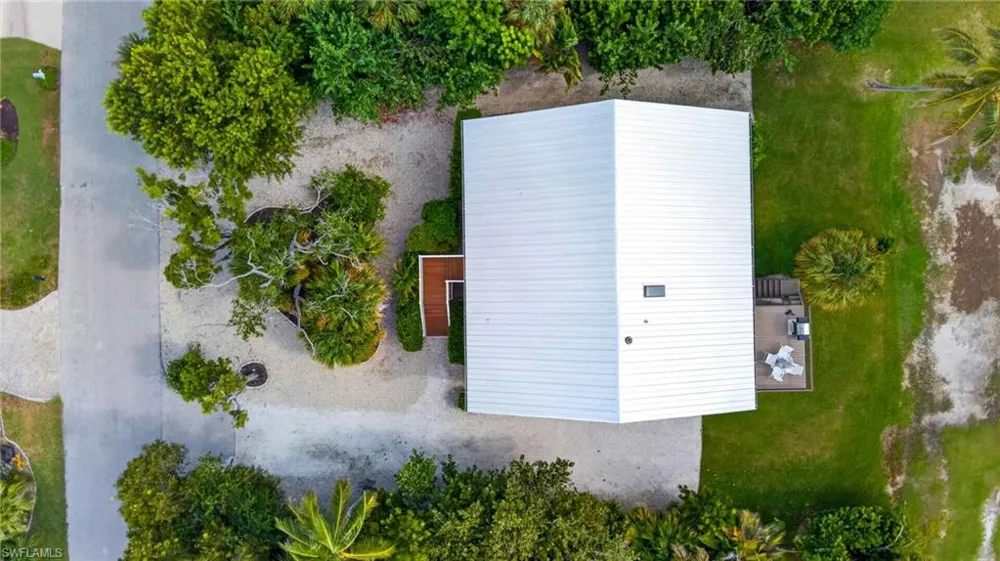 9076 Mockingbird Drive Sanibel, FL 33957