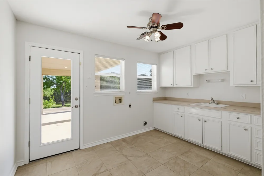71 Wrangler Drive Morgans Point Resort, TX 76513
