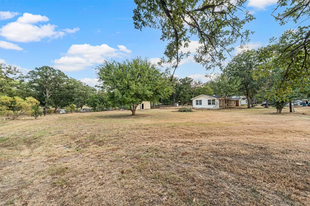 1311 E Stegall Road Robinson, TX 76706