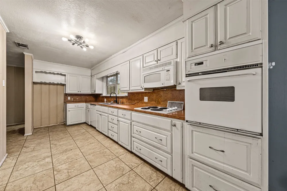 1311 E Stegall Road Robinson, TX 76706