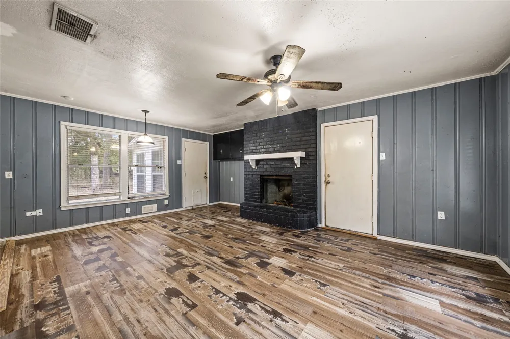 1311 E Stegall Road Robinson, TX 76706