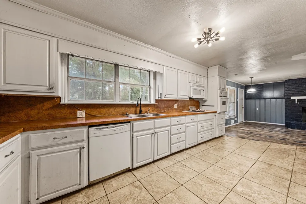 1311 E Stegall Road Robinson, TX 76706