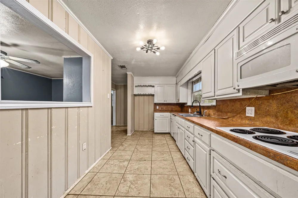 1311 E Stegall Road Robinson, TX 76706