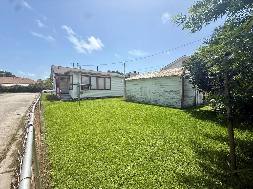 1501 Milam Drive Galveston, TX 77551