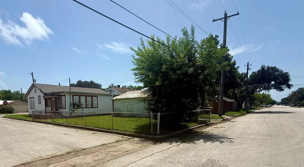 1501 Milam Drive Galveston, TX 77551
