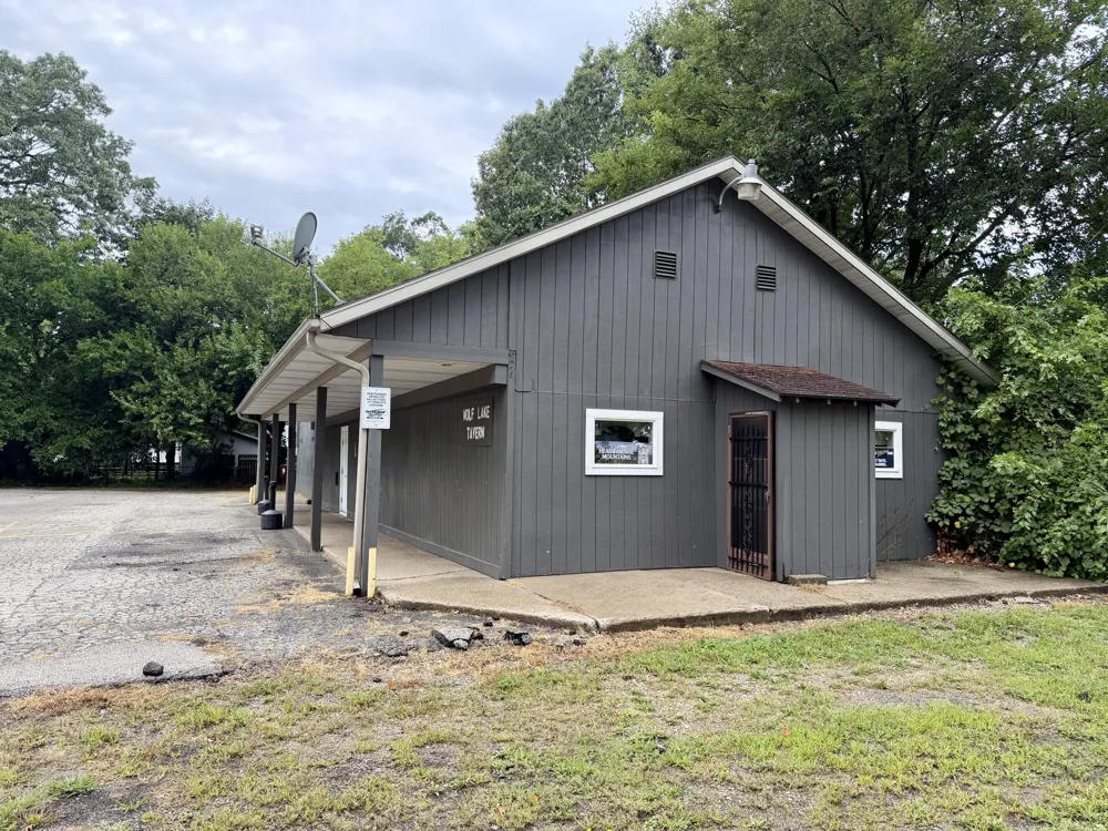 27 S Wolf Lake Road Muskegon, MI 49442