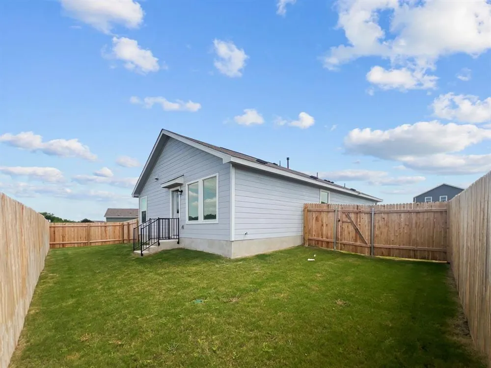 1563 Soapstone Pass San Marcos, TX 78656