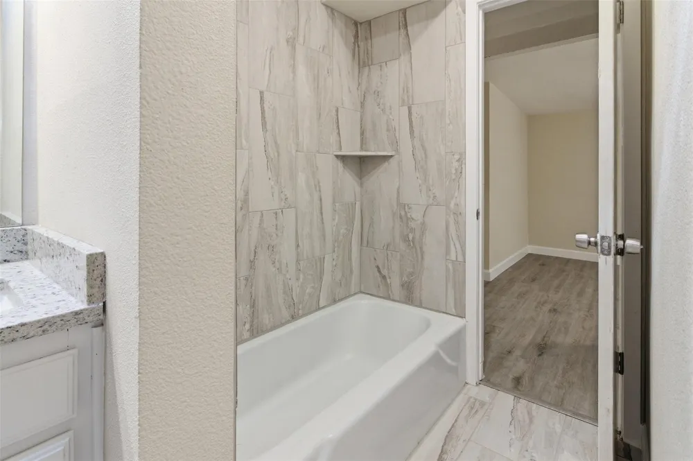 2703 Oak Cliff Lane Arlington, TX 76012