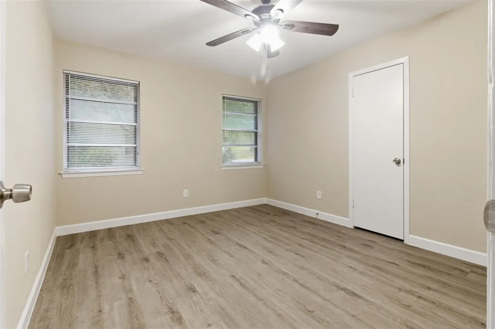2703 Oak Cliff Lane Arlington, TX 76012
