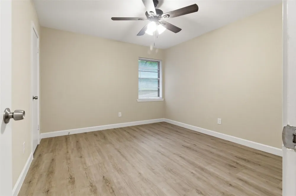 2703 Oak Cliff Lane Arlington, TX 76012